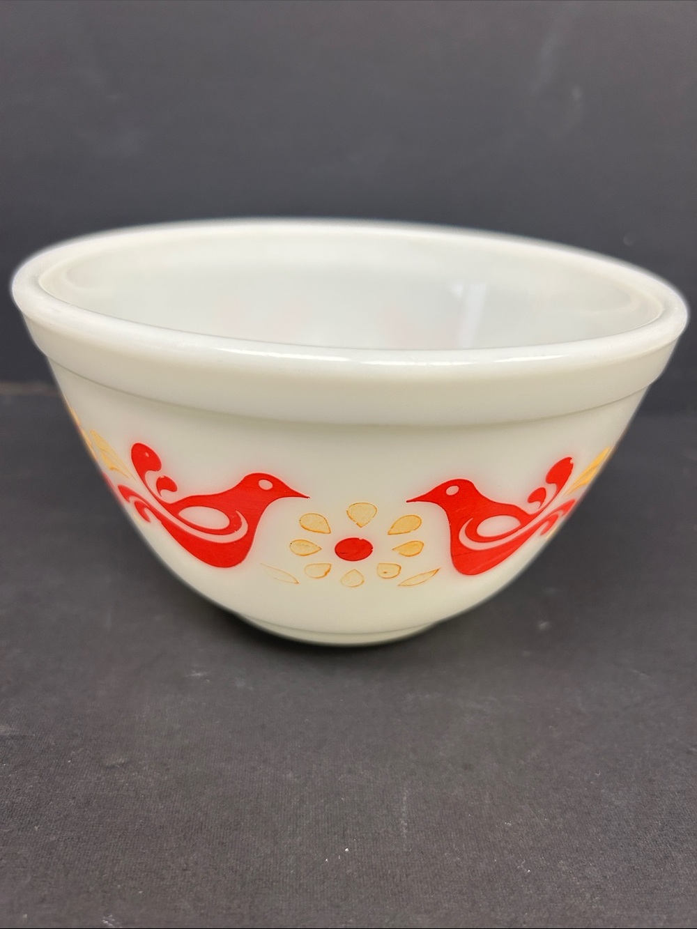 Vintage 1970’s  PYREX # 401 1.5 pints “Friendship “  mixing bowl Made in the USA